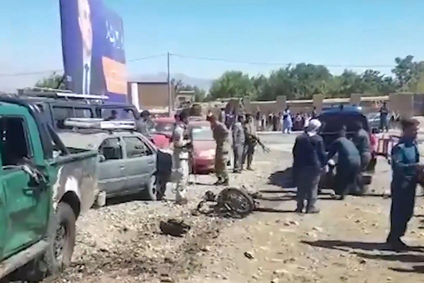 Afganistan Cumhurbaşkanının mitingine bombalı saldırı: Ölü ve yaralılar var Afganistan Cumhurbaşkanının mitingine bombalı saldırı: Ölü ve yaralılar var